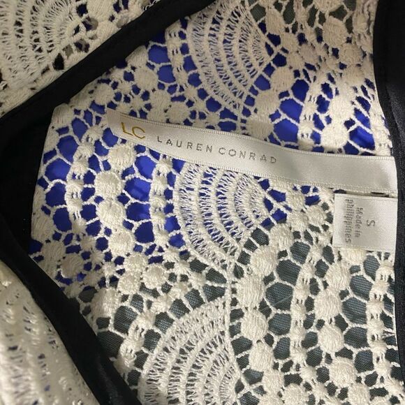 LC Lauren Conrad Black and Lace Top Size S - Picture 3 of 3